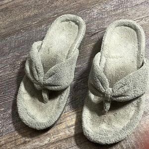 Vionic house slippers